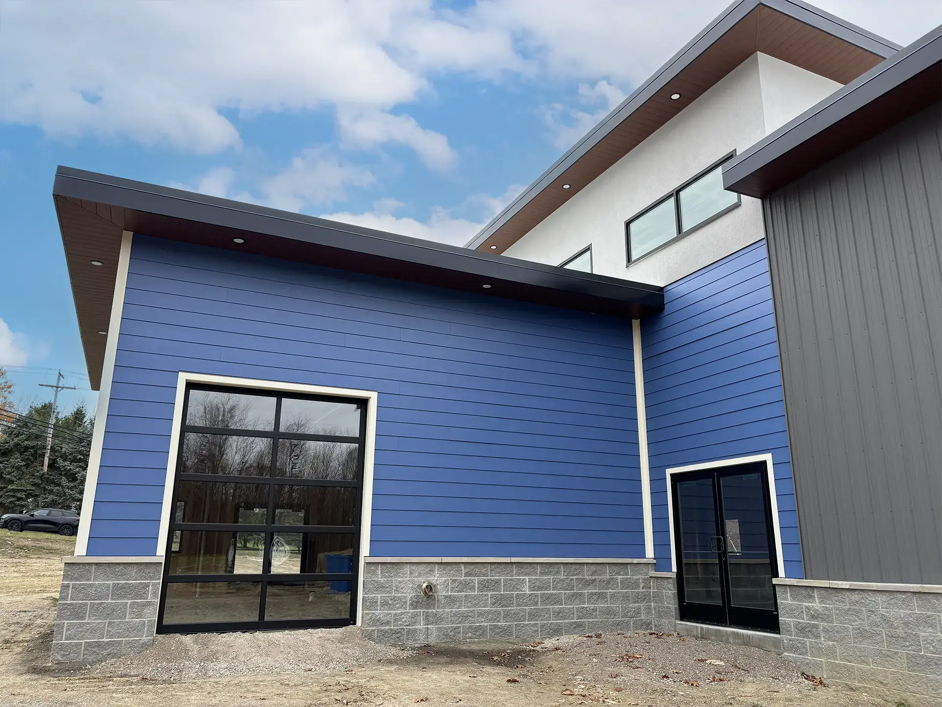 Siding junction with large window